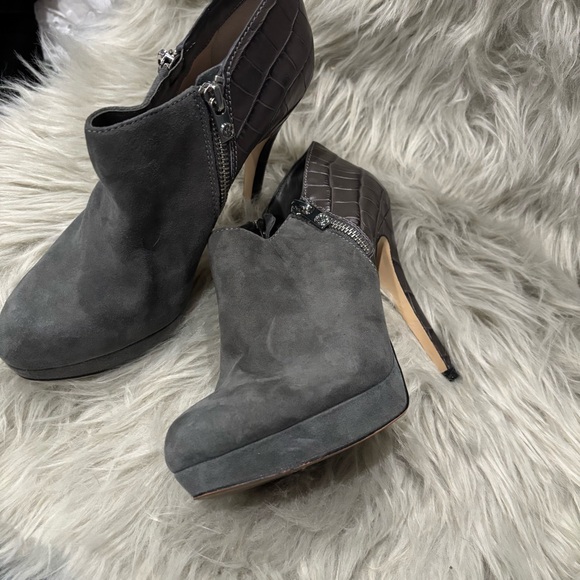 MICHAEL Michael Kors Women's York Gray Leather Booties Size 7.5 - Picture 1 of 11